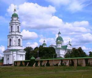 Чарівна Полтава (музей гончарства, Дуби Кочубея, Диканька, Мгарський монастир) 