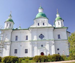Чарівна Полтава (музей гончарства, Дуби Кочубея, Диканька, Мгарський монастир) 